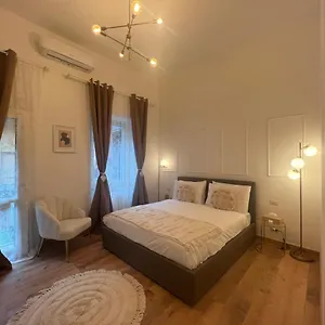 Regina In Bocconi Apartamento