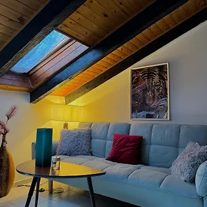 Hosting Dreams Attics - Duomo Apartamento