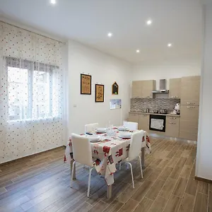 https://marta-house.hotels-amalfi.com